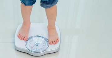 misurazione del BMI di un bambino
